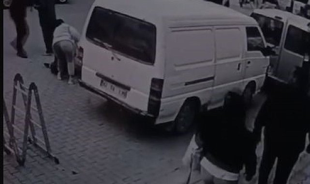 Bisikletlinin yaşlı kadına çarpması kamerada
