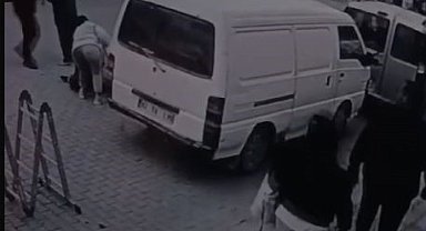 Bisikletlinin yaşlı kadına çarpması kamerada