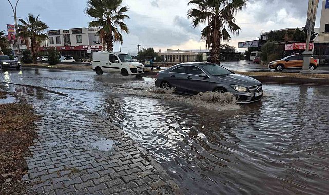 Bodrum'da sağanak yağış etkili oldu