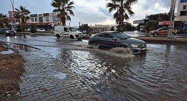 Bodrum'da sağanak yağış etkili oldu
