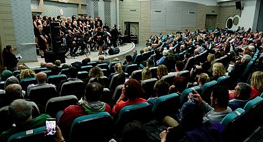 Bornova'da Atatürk türkülerle anıldı