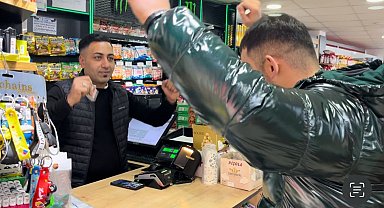 Bu markete gelen dans etmeden alışveriş yapamıyor
