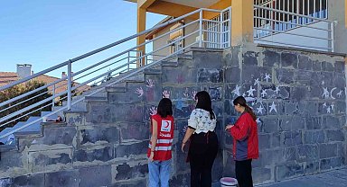 Bünyan'da okul yolları renklendirildi