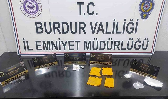 Burdur'da araçta ele geçirilen uyuşturucuya 2 tutuklama