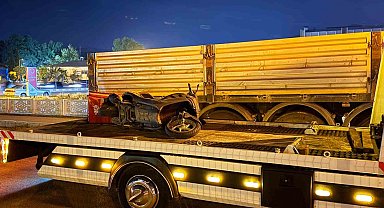 Burdur'da hafif ticari araç ile çarpışan motosikletli kurye hayatını kaybetti