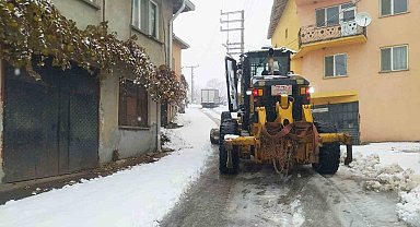 Bursa Büyükşehir, karla mücadele çalışmalarını sürdürüyor