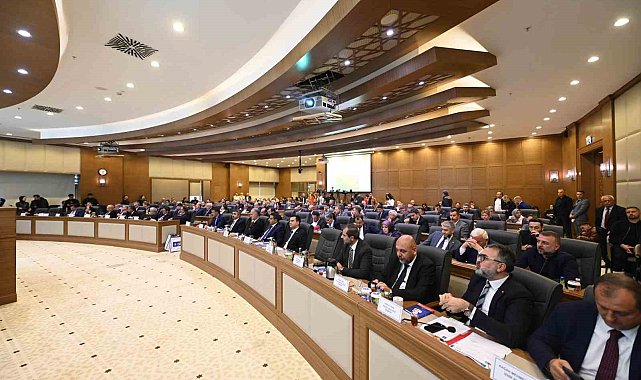 Bursa Büyükşehir Meclisi'nde camilere asılan tabela tartışması