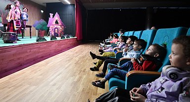 Bursa Osmangazi Gösteri Merkezi'nde ilk oyun sahnelendi