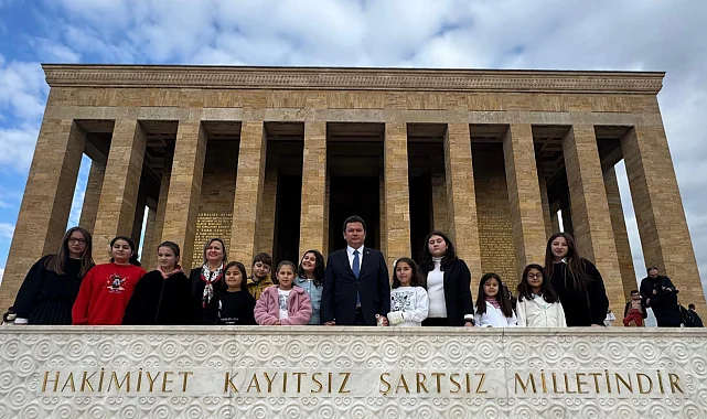 Bursa Osmangazili çocuklar Ata'nın huzurunda
