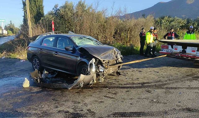 Bursa'da iki otomobil kafa kafaya çarpıştı: 7 yaralı