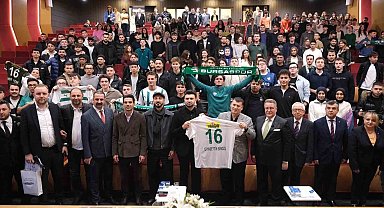 Bursaspor Başkanı Enes Çelik, Mudanya Üniversitesinde öğrencilerle buluştu