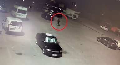Çaldığı otomobili arkadaşına hediye eden şüpheli önce kameraya sonra polise yakalandı