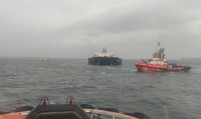 Çanakkale Boğazı'nda makine arızası yapan gemi güvenli bölgeye demirletildi, boğaz çift yönlü trafiğe açıldı