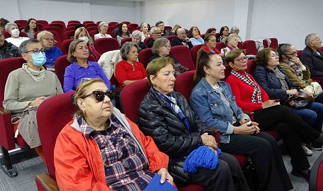 Çanakkale'de 'Türkiye Yüzyılı Emektarları' temalı '3. Yaş Üniversitesi ve Hayat Okulu' açıldı