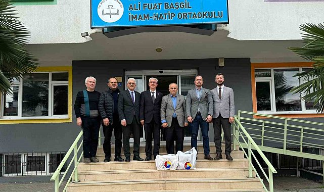 Çarşamba Ticaret Borsası'ndan öğrencilere kışlık bot yardımı
