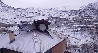 Çemişgezek'te şiddetli fırtına evlerin çatılarını uçurdu