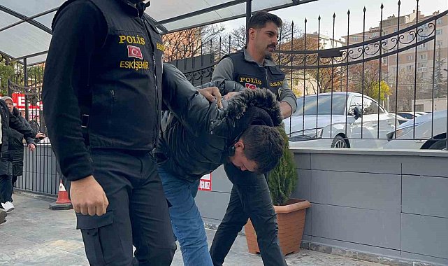 Cinayet şüphelisi gözyaşları içinde adliyeye sevk edildi