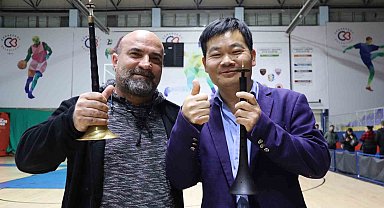 Çinli Tao zurnacıyla düet yaptı, folklor ekibiyle halay çekti