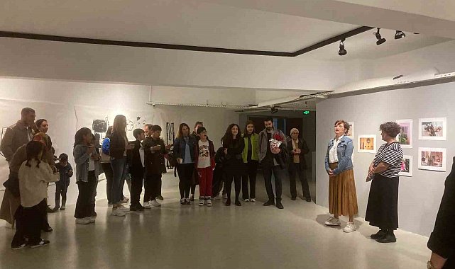 Çocuk sanatçıların eserleri Teneffüs'te sergileniyor