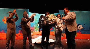 Çocuklar, Denizaltı Macerası adlı çocuk tiyatrosunda eğlenceli vakit geçirdi