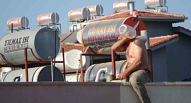 Çöp evden çatıya çıktı, iş ve kalacak yer sözüyle ikna oldu