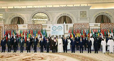 Cumhurbaşkanı Erdoğan, İİT-Arap Ligi Olağanüstü Ortak Zirvesi'nde aile fotoğrafı çekimine katıldı