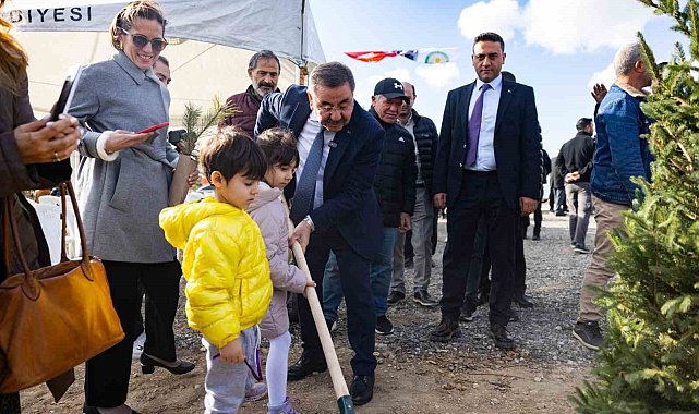 Cumhuriyetin 101'nci yılında 1000 fidan Gölbaşı'nda toprakla buluştu