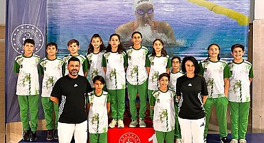 Denizlili yüzücüler Afyon'dan zaferle döndü