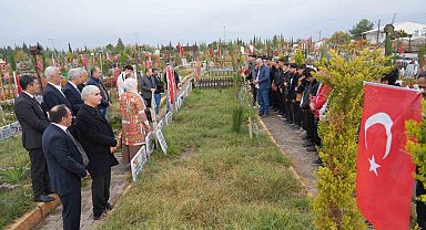 Depremde hayatını kaybeden öğretmenler için dua edildi