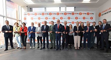 Depremin yaralarının sarıldığı Hatay'da ikinci el araç satışı yapan firmanın bayisi açıldı