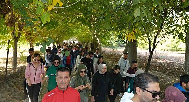 Depremzede öğretmenler doğa yürüyüşünde bir araya geldi