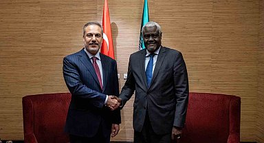 Dışişleri Bakanı Fidan, AfB Komisyonu Başkanı Muhammed ile bir araya geldi