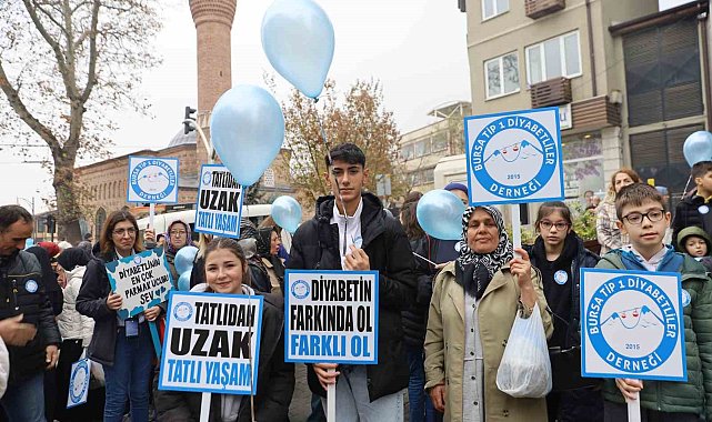 Diyabete dikkat çekmek için mavi balonlar gökyüzüne bırakıldı