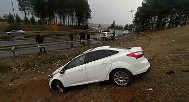 Diyarbakır'da hasta ziyaretine giden arkadaşlar kaza yaptı: 3