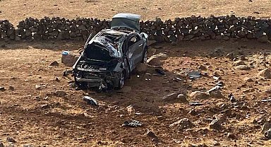 Diyarbakır'da hurdaya dönen otomobilde 2 kişi yaralandı