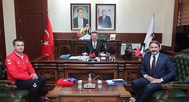 Dünya şampiyonu Erkan Balk Vali Aksoy'u ziyaret etti