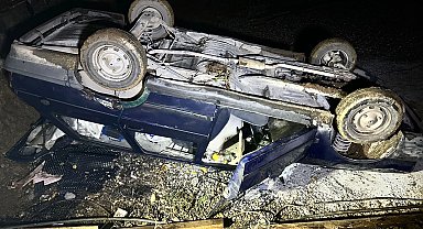 Düzce'de şantiye alanına giren otomobil devrildi!