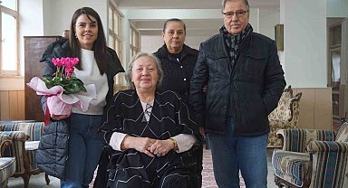 Edirneli öğretmen, geleceğe hazırladığı öğrencisi ile 24 yıl sonra bir araya geldi