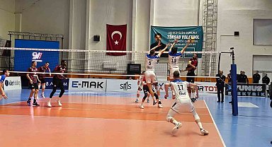 Efeler Ligi: TÜRŞAD: 0 - Halkbank: 3