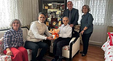 Eğitim gönüllüsü emekli öğremen unutulmadı