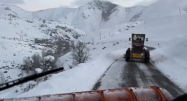 Eksi 15 derecede karlı yolları bir bir açan 'Turuncu Kaplanlar' işlerini aşkla yapıyor
