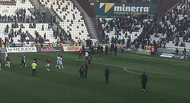 Elazığ Atatürk Stadyumu zemini zarar gördü