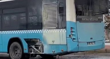 Elazığ'da belediye otobüsü alev aldı, o anlar kamerada