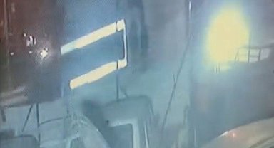 Elazığ'da freni boşalan kamyon bahçeye girdi