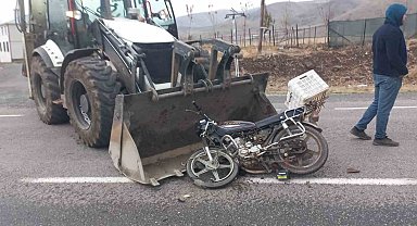 Elazığ'da iş makinesi ile motosiklet çarpıştı: 1 ölü