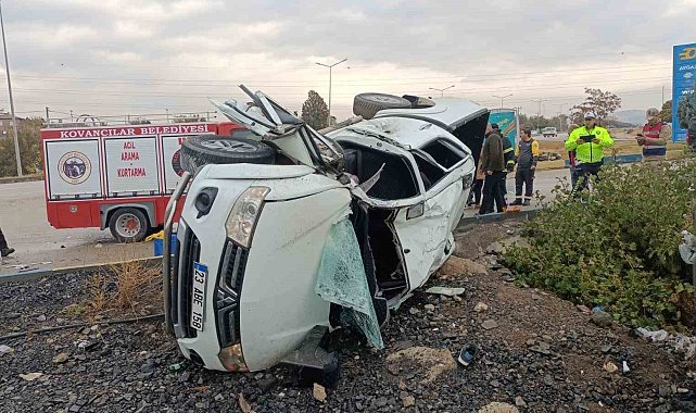 Elazığ'da otomobil takla attı: 2 yaralı