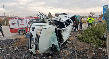 Elazığ'da otomobil takla attı: 2 yaralı