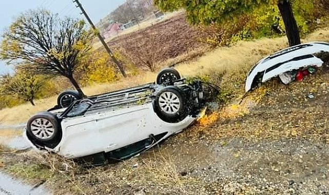 Elazığ'da otomobil takla attı: 2 yaralı