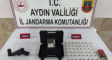 Elindeki ruhsatsız silahı satmaya çalışırken yakalandı