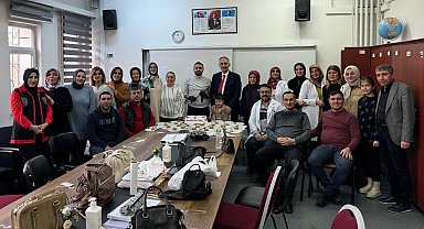 Erzurumlu tatlıcıdan 1000 öğretmene tatlı ve pasta ikramı